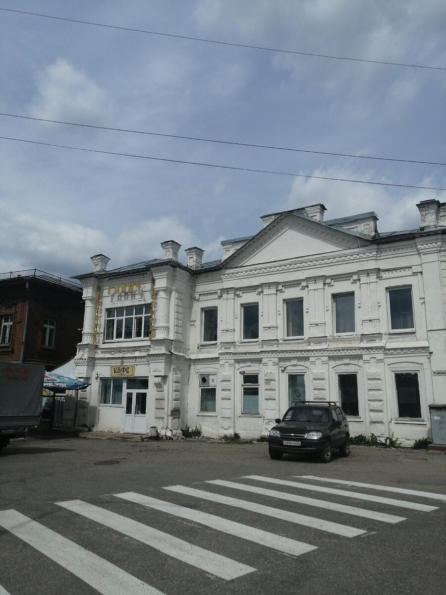 Городская застройка центра Галича. Здесь мы обедали в прошлый свой приезд