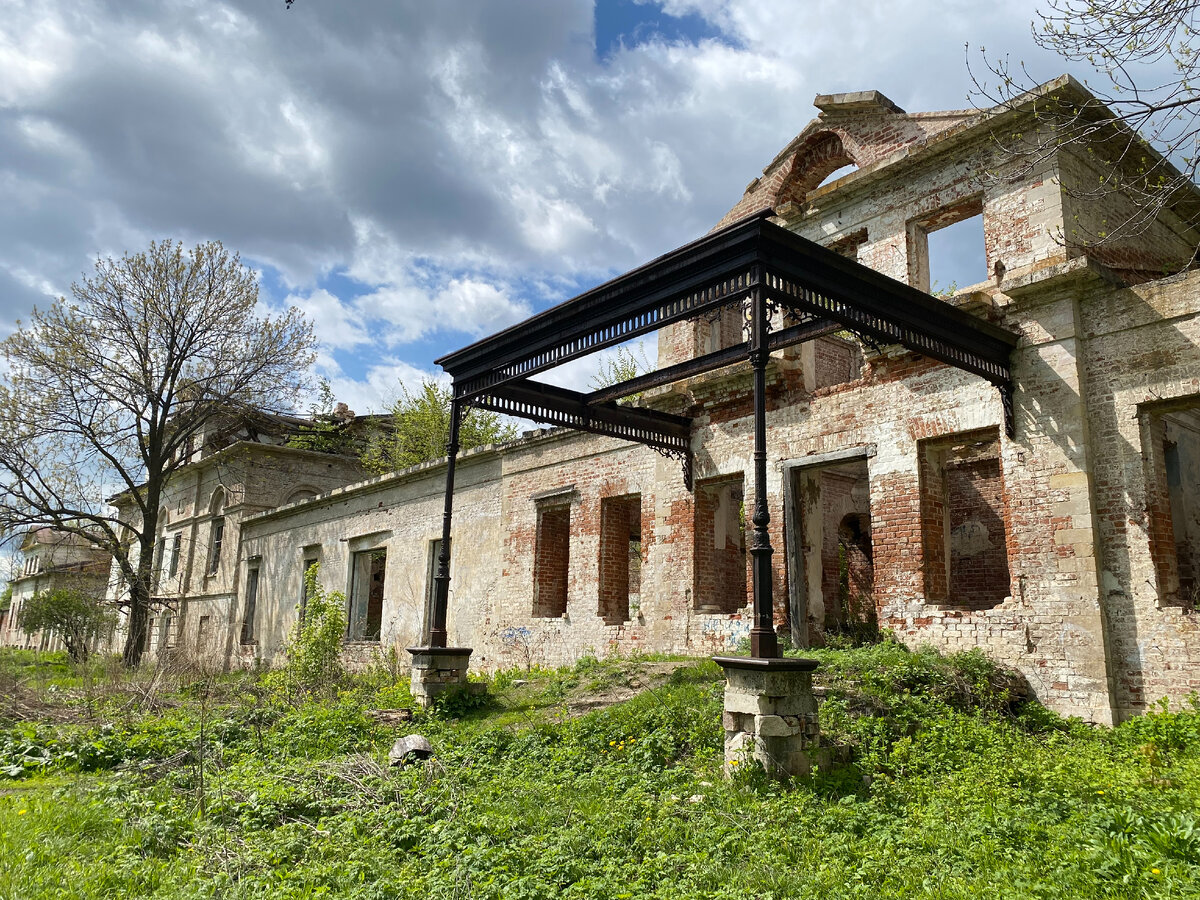 Вотчинная контора и дом графа