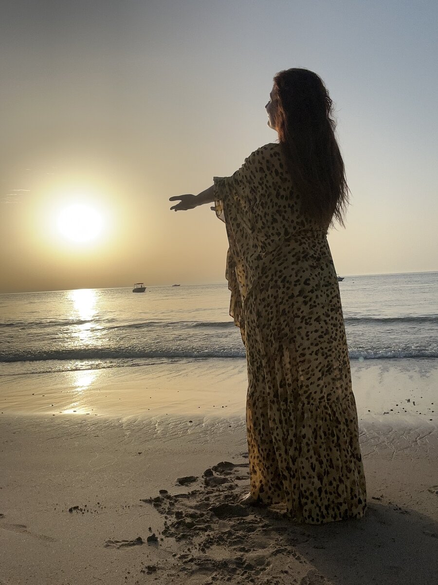 Когда смотришь на рассвет - то появляется возможность увидеть свою истинную суть. 