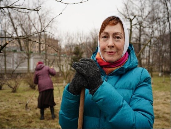 Менеджер по монастырям, Александра Чернышева, помогает в благоустройстве монастырей