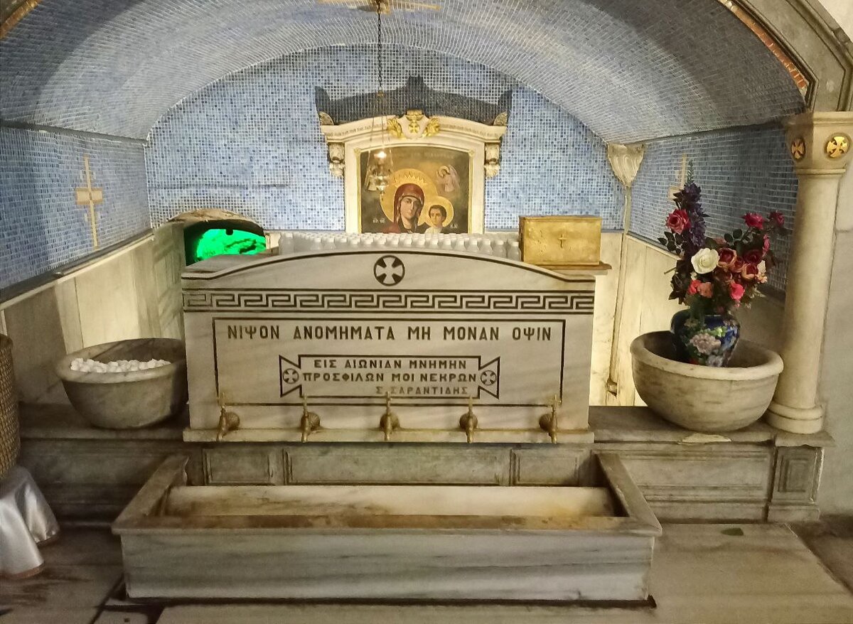 святой источник, найденный ранее чем в 450 году во Влахернской церкви