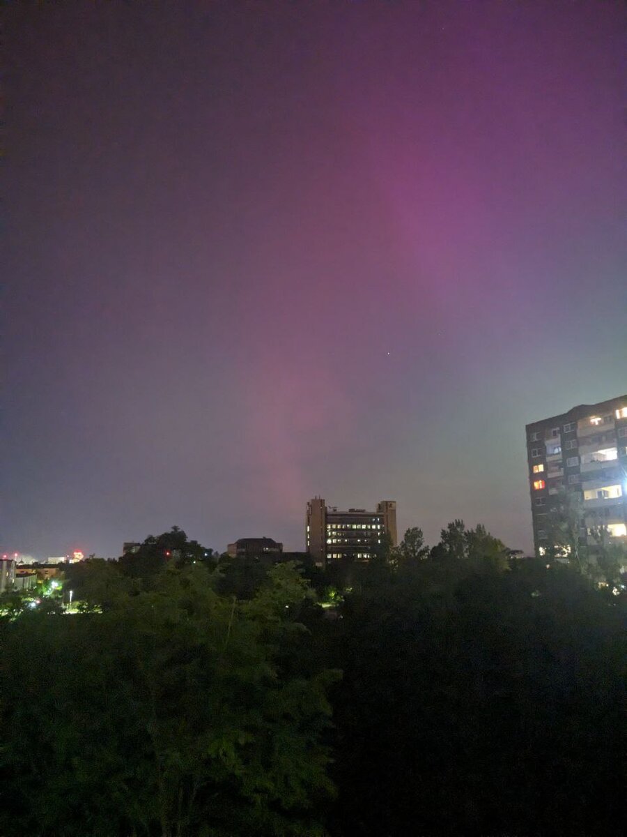 Таких фотообоев еще на нашем балконе не показывали 