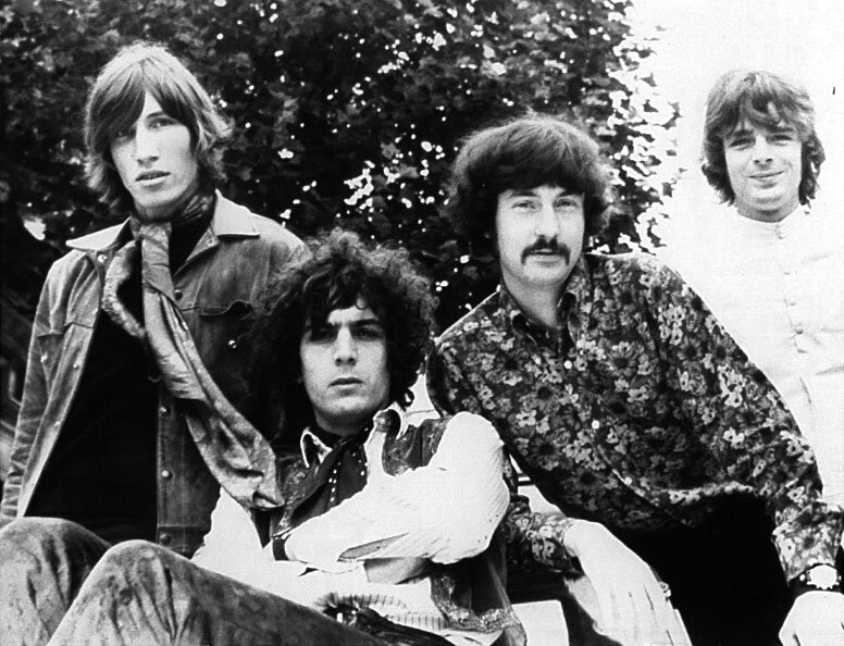 Ранний Pink Floyd (слева направо): Роджер Уотерс, Сил Барретт, Ник Мейсон, Ричард Райт)