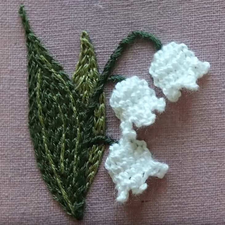    Вышивка ландышей декоративными швами   
Источник: Скриншот из видео