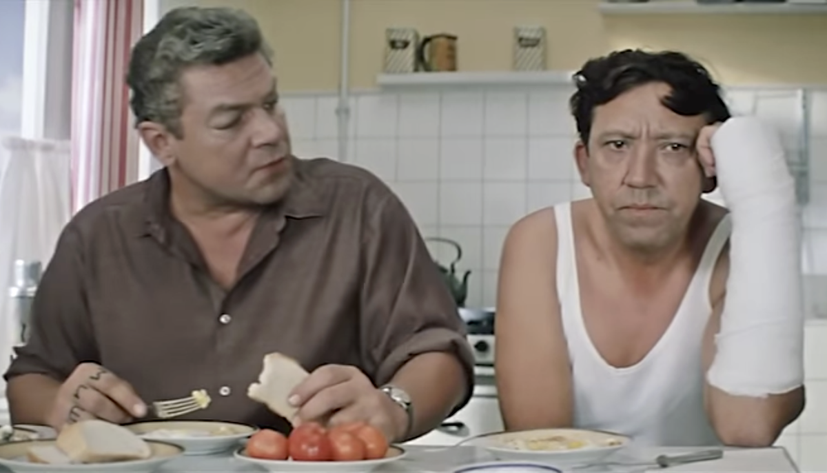 Кадр из х/ф «Бриллиа́нтовая рука́», реж. Леонид Гайдай, 1968 г.