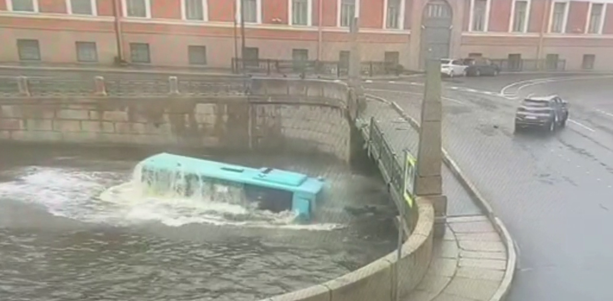 фото: скриншот видео с телеграм-канала "Петербургская полиция"