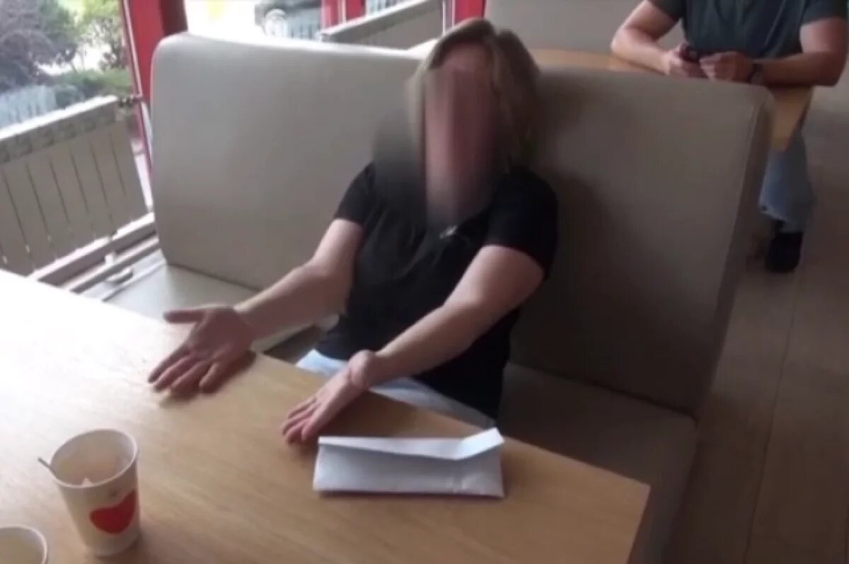    На пять лет в колонию отправили волгоградку за крупную взятку