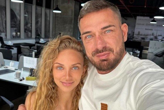    Курбан Омаров с девушкой Валерией