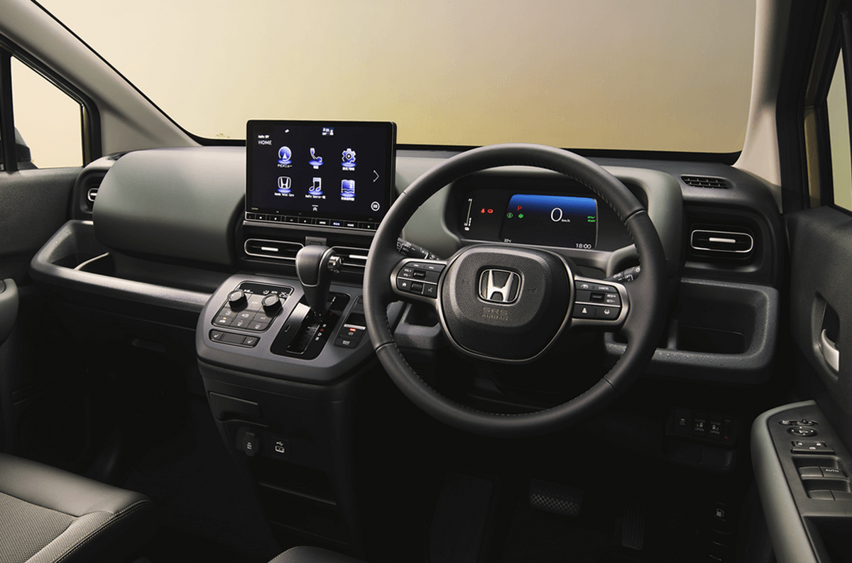    Honda Freed Crosstar   
Honda