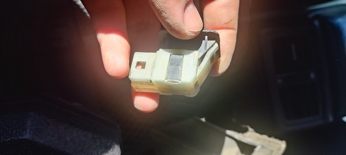 Вот и виновник данного мероприятия разобрать его тоже не сложно