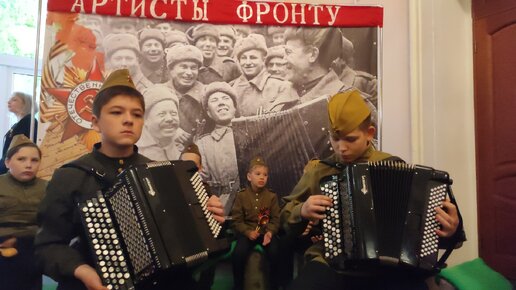 Празднование 9 мая в городке на Волге (Сенгилей, Ульяновская область)