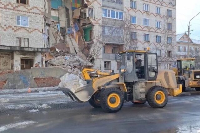    Фото: ГУ МЧС по республике Коми Есть ли люди под завалами и сколько их, пока неизвестно.