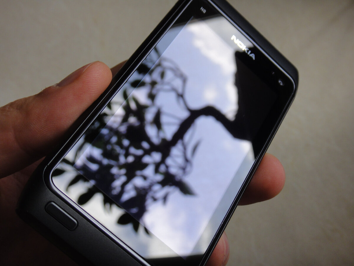Дисплей Gorilla Glass телефона Nokia N8. Изображение: Titanas, CC BY-SA 2.0, flickr.com/people/96437548@N00