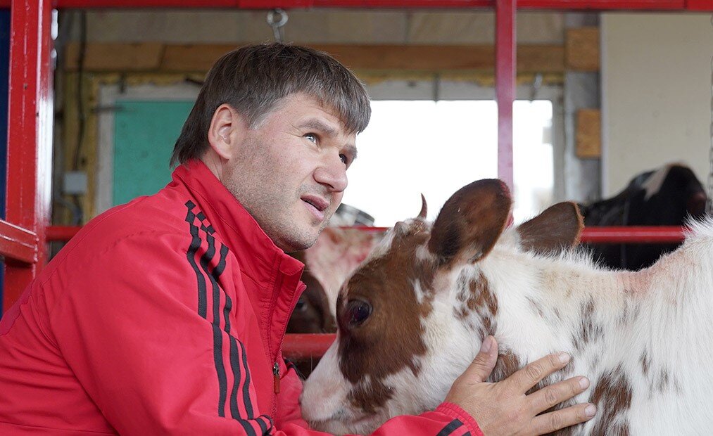 Денис Мурметчин и бычок Снежок 