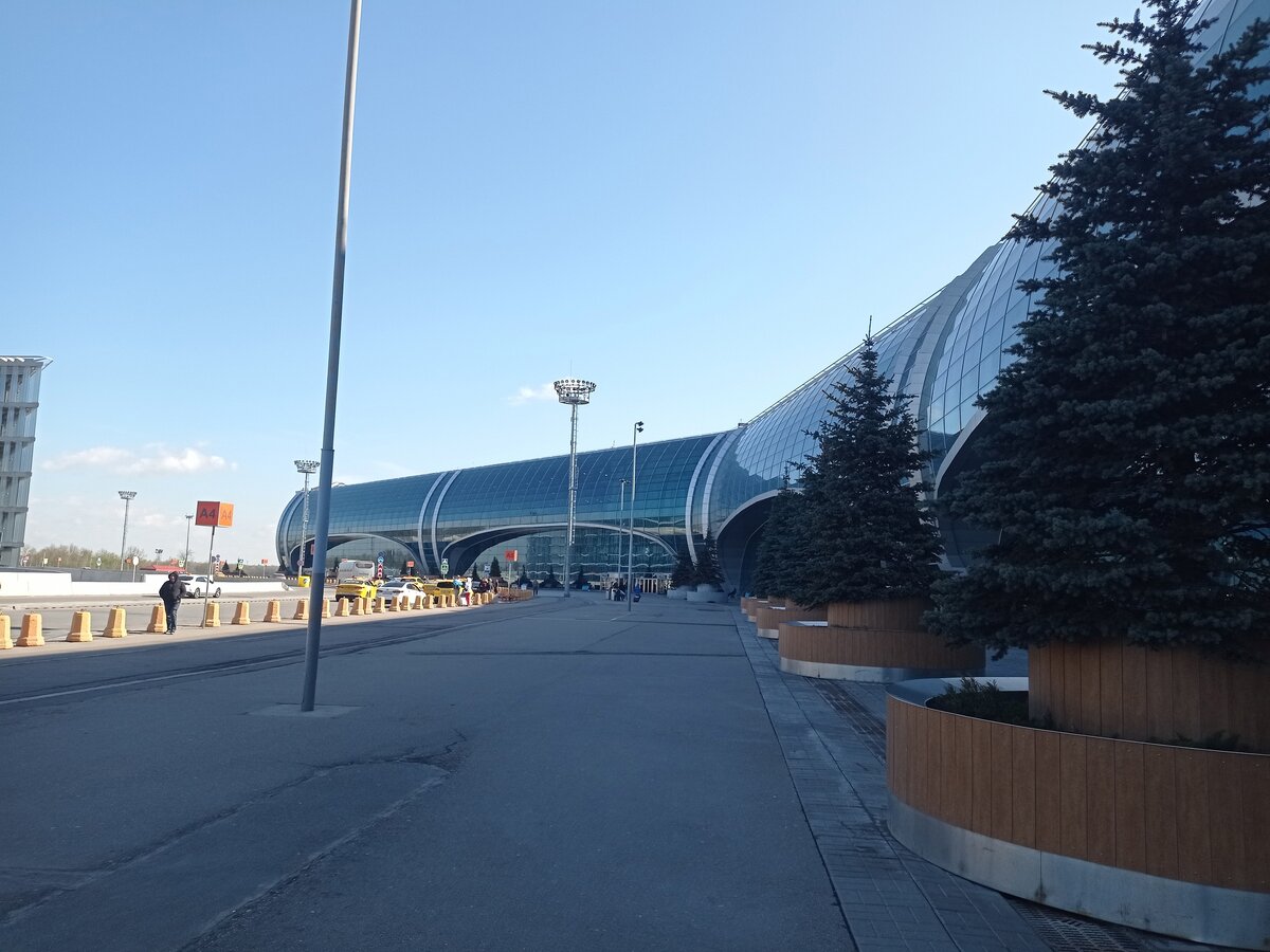 2. Вид на пассажирский терминал.