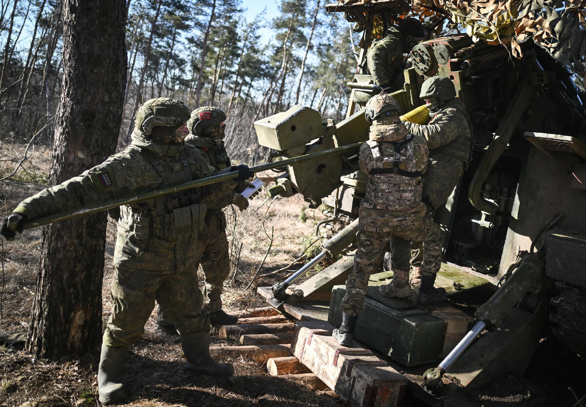 Боевая работа расчета САУ "Гиацинт-С" ВС РФ в зоне СВО / © Sputnik, Станислав Красильников