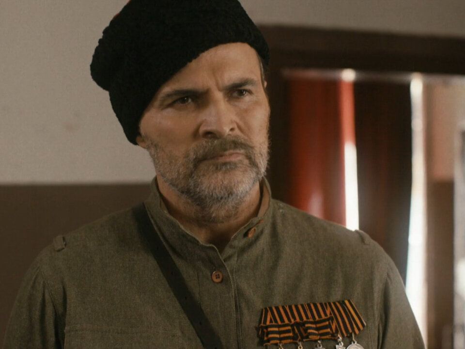 Кадр из сериала "Заговорённый"