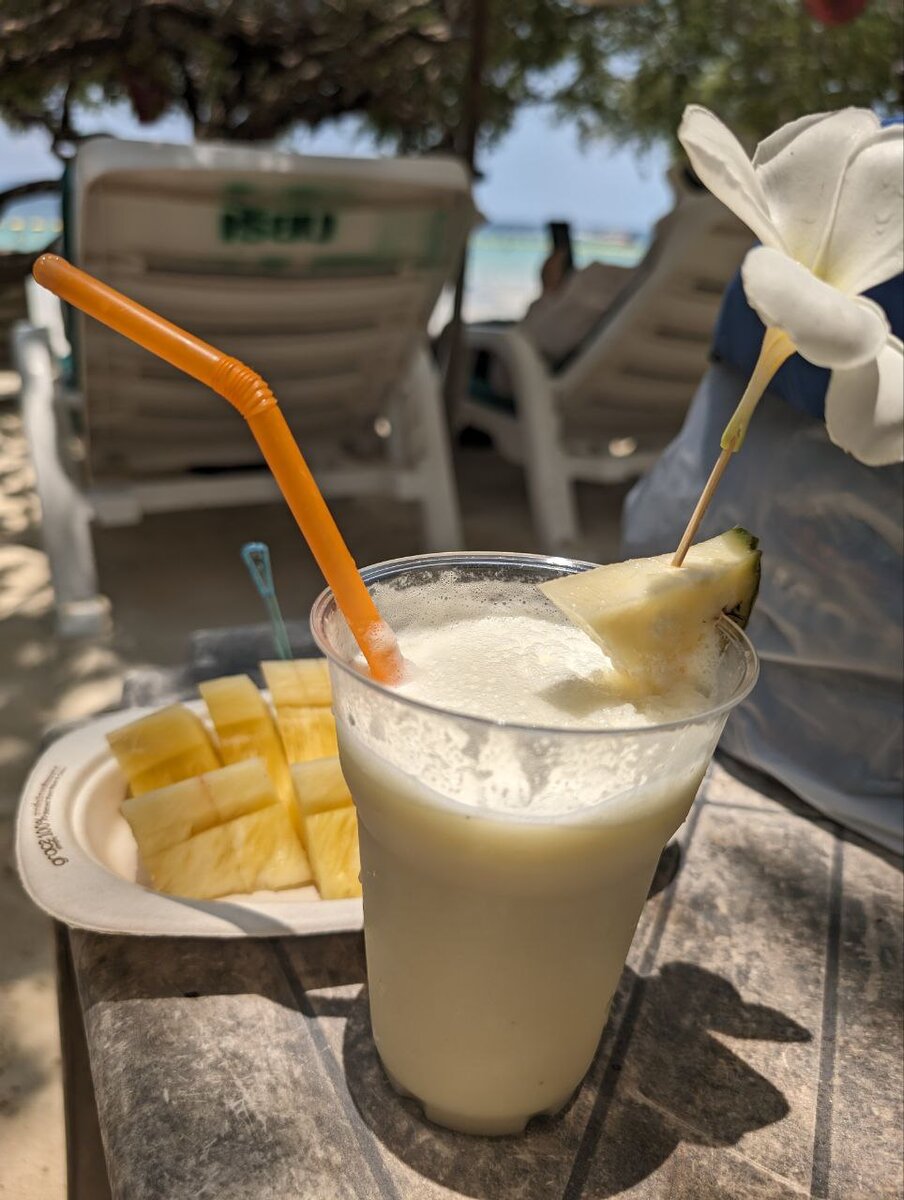 Коктейль на пляже в Паттайе - ни это ли предел мечтаний?👍