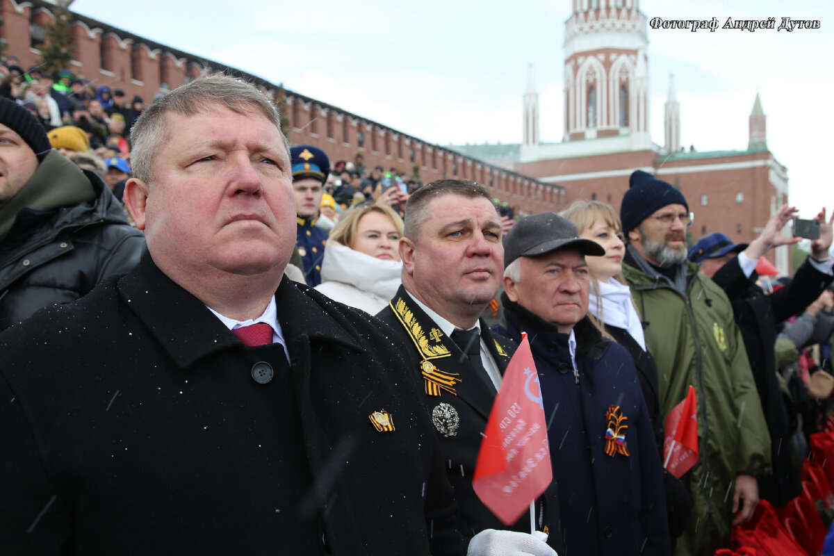 С днем победы. Тепляковы 9 мая 2024 фото. День победы 2024 москва. Ветераны на параде победы 2022. Парад победы в москве 9 мая 2022 года.