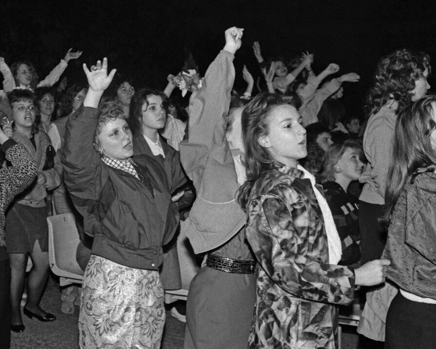 Песни группы "Ласковый май". Продолжи строчки. Викторина на 10 вопросов ...