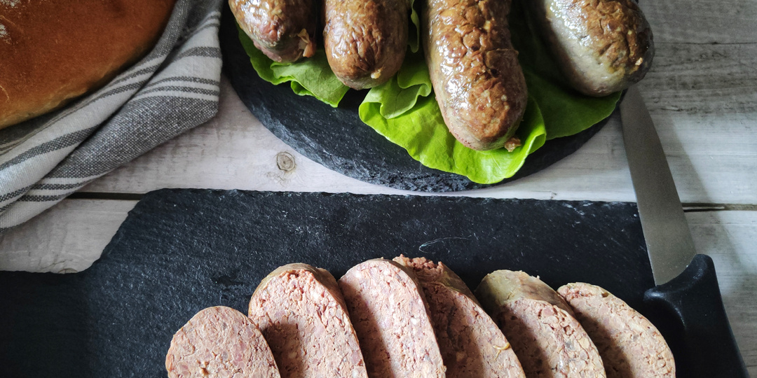 Ливерные колбаски из птичьих потрошков