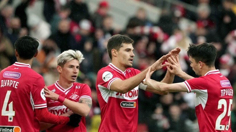     Футболисты «Спартака» Алексис Дуарте, Антон Зиньковский, Роман Зобнин и Данил Пруцев РИА Новости Александр Вильф