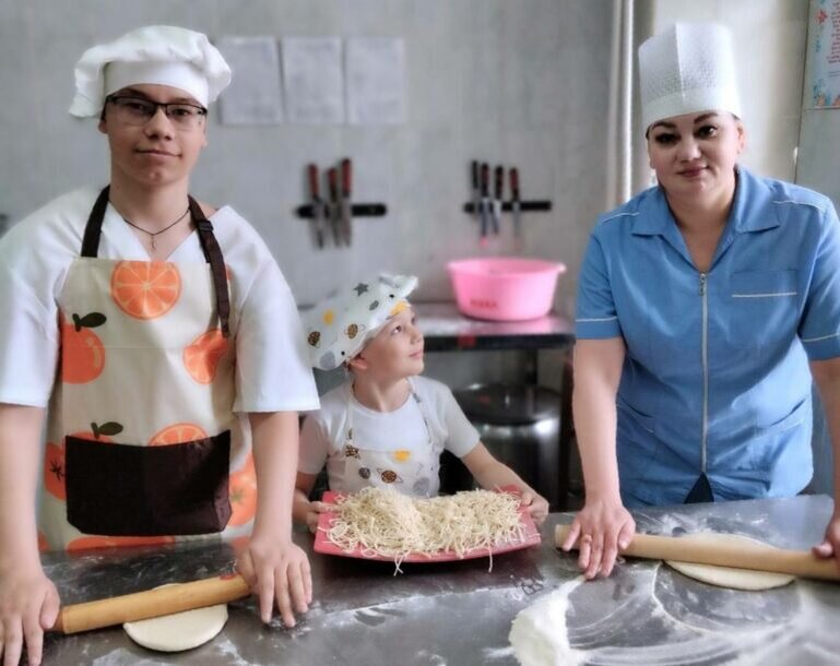    Более 300 оренбургских работодателей приняли участие в акции «Приведи ребенка на работу» Марина Шарт