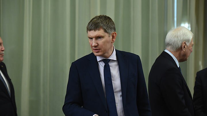 ХОТЯ БОЛЬШИНСТВО ЭКСПЕРТОВ БЫЛИ УВЕРЕНЫ В ТОМ, ЧТО МАКСИМ РЕШЕТНИКОВ - ПЕРВЫМ КАНДИДАТ "НА ВЫЛЕТ", МИНИСТР В СВОЁМ КРЕСЛЕ УДЕРЖАЛСЯ. ФОТО: KOMSOMOLSKAYA PRAVDA/GLOBAL LOOK PRESS