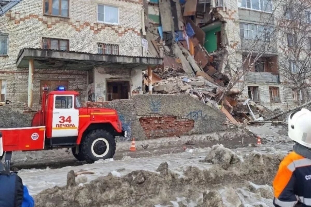    В здании жили люди.