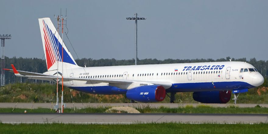 Ту-214, бортовой RA-64518 на хранении в аэропорту Домодедово. Фото: © Андрей Кисельников / russianplanes.net