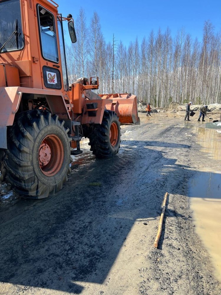    В Лангепасе навели порядок на затопленном кладбище