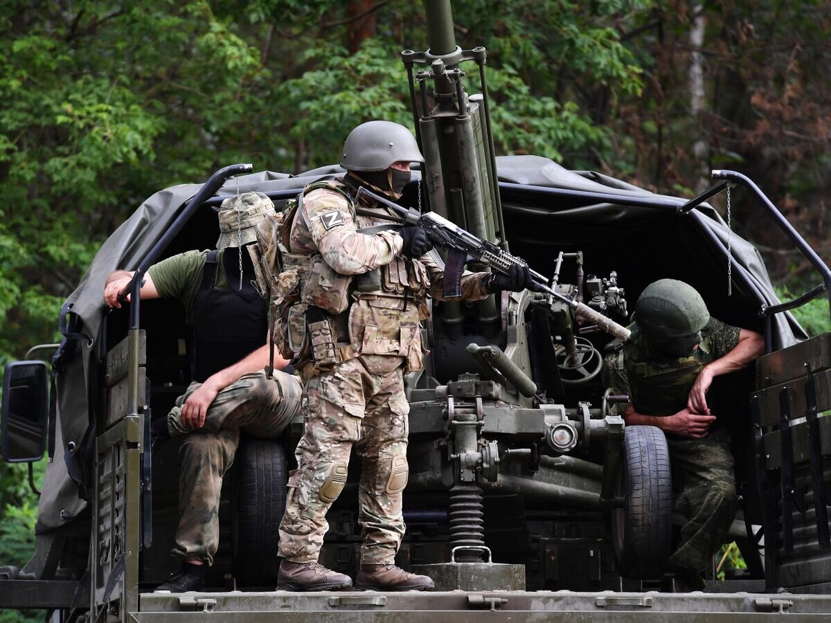    Бойцы МВД ЛНР в Харьковской области© РИА Новости / Виктор Антонюк