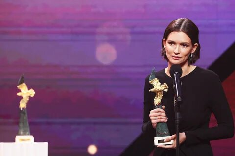 Паулина Андреева на вручении награды "Золотой Орёл"