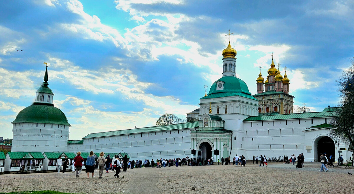 Главный вход в Троице-Сергиевую лавру.