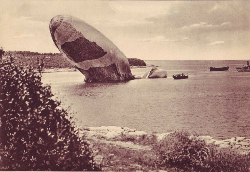 1915 год. Дирижабль итальянских военно-морских сил, сбитый силами ПВО австро-венгерской армии.