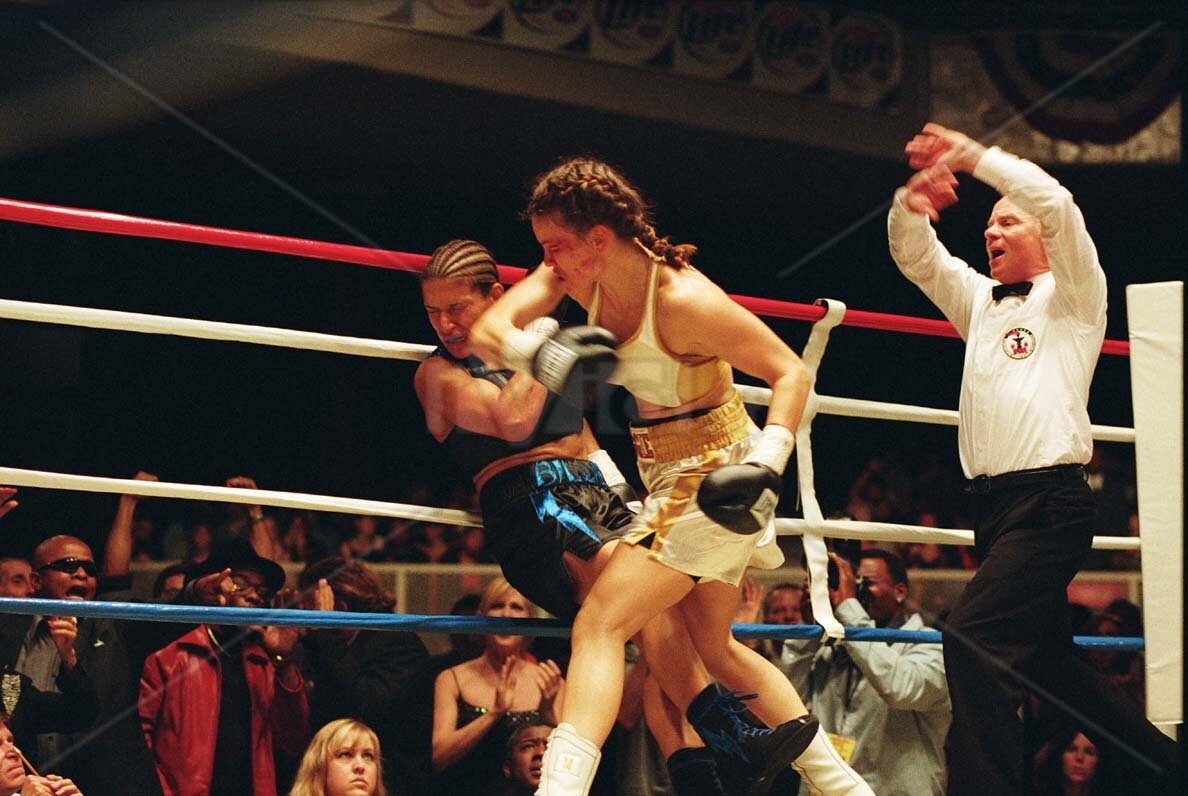 Кадр из фильма «Малышка на миллион», 2004 год, режиссер Клинт Иствуд