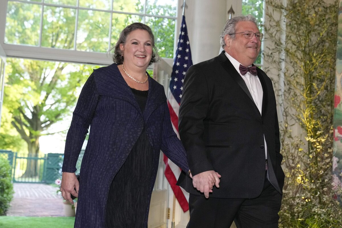 Виктория Нуланд и Роберт Каган. Источник: https://cdnn1.ukraina.ru/img/07e7/04/1c/1045765400_0:0:3072:2048_1920x0_80_0_0_5ff8bbc6ffad1e3614a313a0c0a06a40.jpg