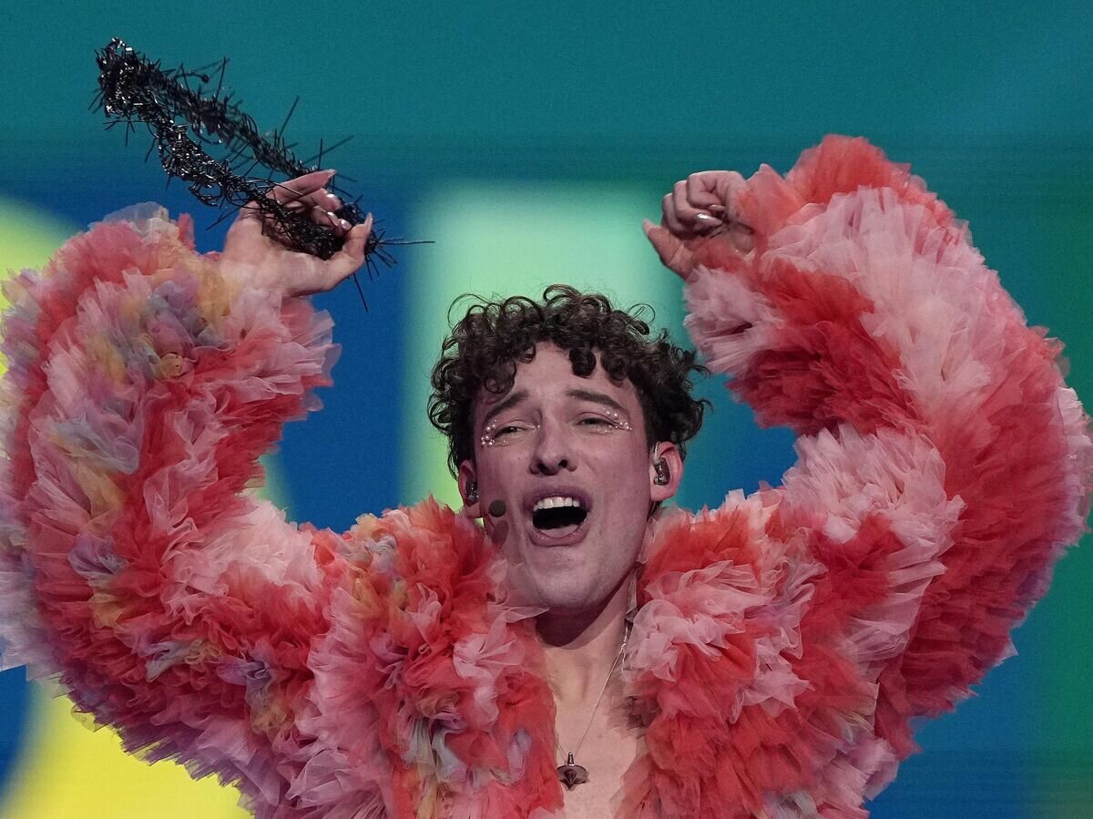    Швейцарский певец Nemo на конкурсе "Евровидение-2024"© AP Photo / Martin Meissner