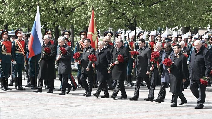 Задачи дальнейшего развития страны могут быть полностью реализованы только при условии успеха на поле боя.-2