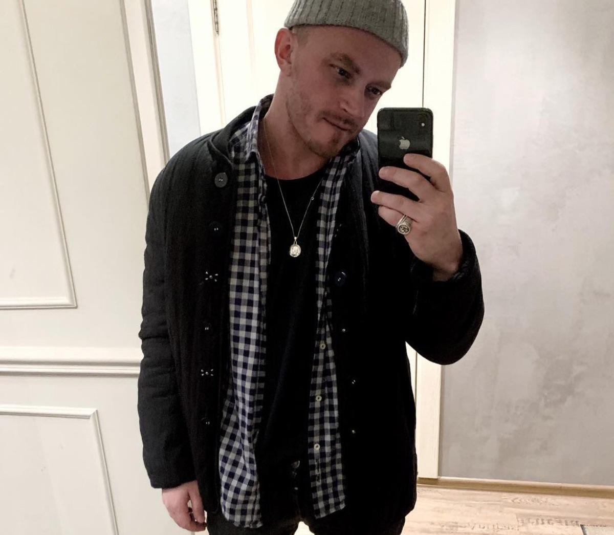    Хореограф Игорь Рудник. В интервью Cosmopolitan сама Виктория не так давно признавалась, что впервые влюбилась во время телевизионного проекта «Фабрика звезд – 5». Ее избранником стал хореограф Игорь Рудник (сейчас он ставит танцевальные номера на не менее популярном шоу «Танцы»).