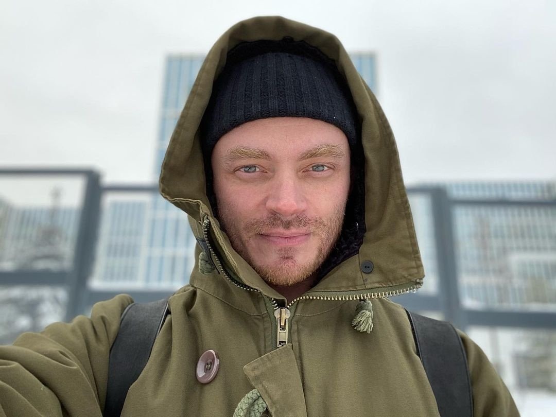    Их отношения не закончились вместе с проектом: они длились 4 года. По слухам, они разошлись из-за большой популярности и занятости Вики, тем не менее зла друг на друга они не держат. О былой любви они вспоминают с теплотой в голосе и даже подписаны друг на друга в соцсетях.