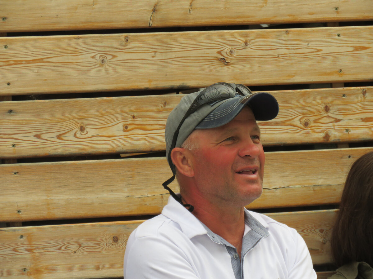 Сергей Малышевский, основатель и руководитель парапланерного клуба "Пилотаж", инструктор по парплану, по йоге, по трекинговому туризму -  и  просто хороший человек.