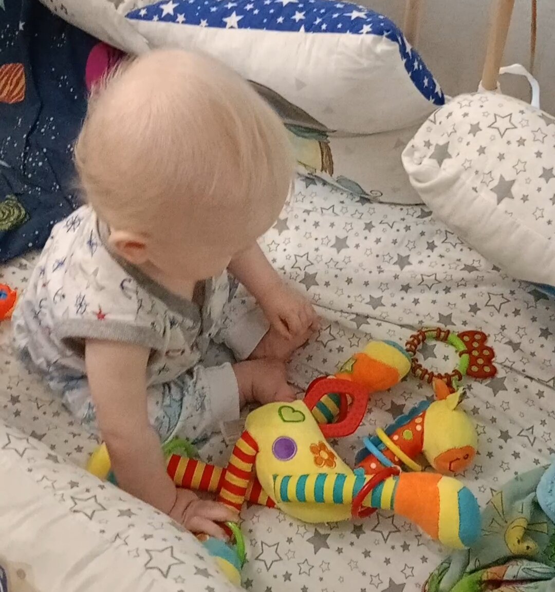 Первый раз сам сидит🙂