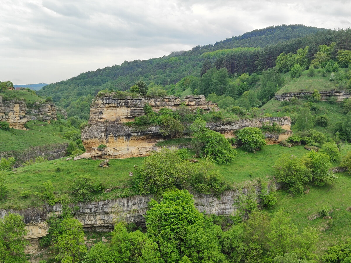 "Лермонтовская скала". Окрестности Кисловодска. Ольховское ущелье. 