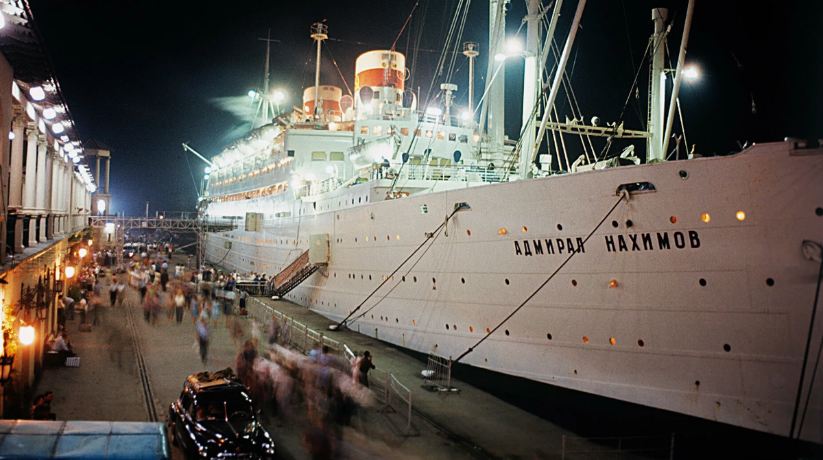 В августе 1986 года произошла трагедия, унесшая много человеческих жизней. По невыясненной причине произошло столкновение сухогруза «Петр Васев» и пассажирского лайнера под названием «Адмирал Нахимов».