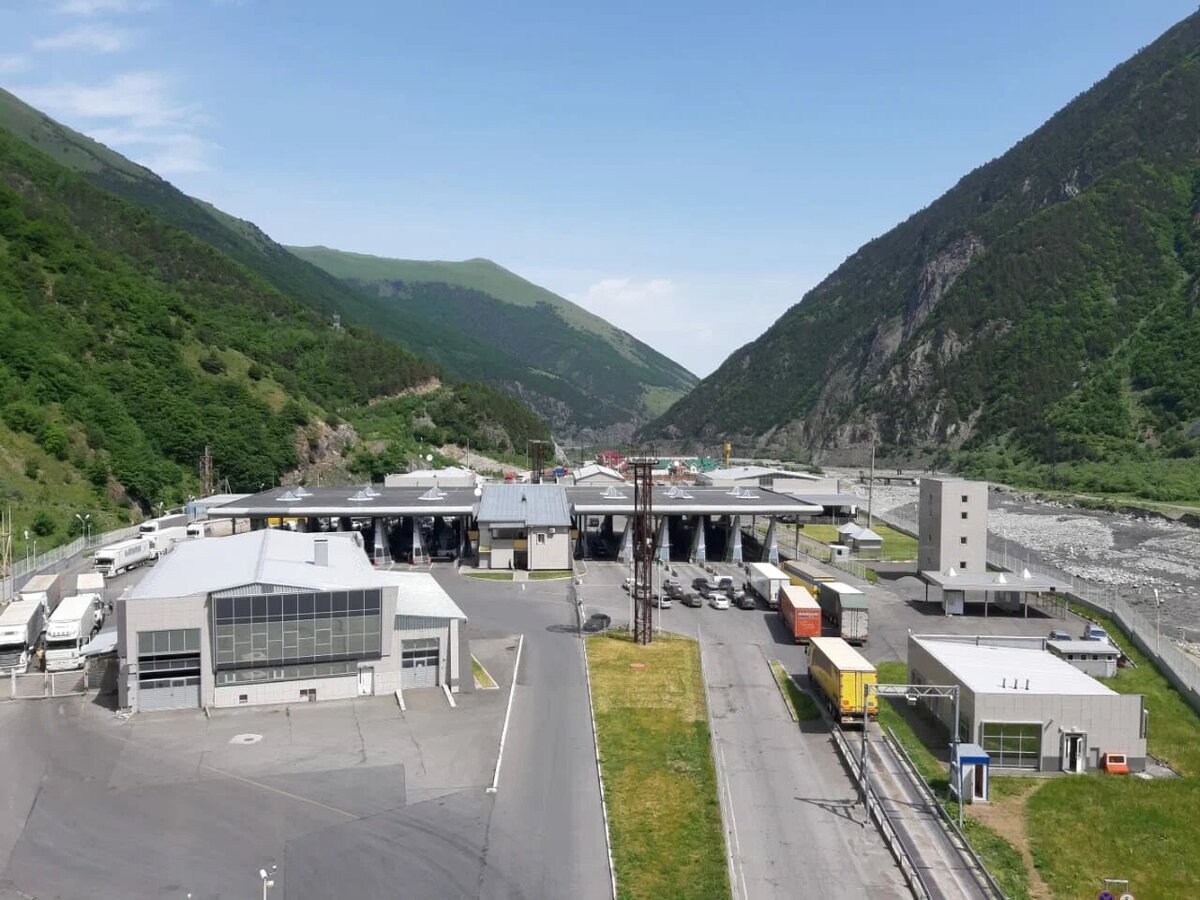 Автомобильный погранпереход: при удачной ситуации на КПП, от Владикавказа до Тбилиси можно доехать за два часа. Источник фото Яндекс Карты. Автор Лилит С.