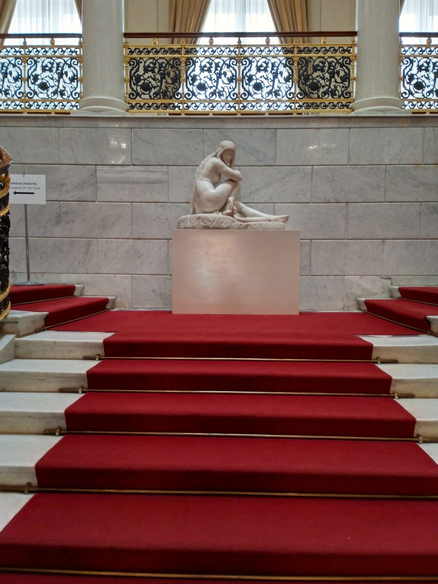 Парадная лестница дворца Шувалова-Нарышкина.