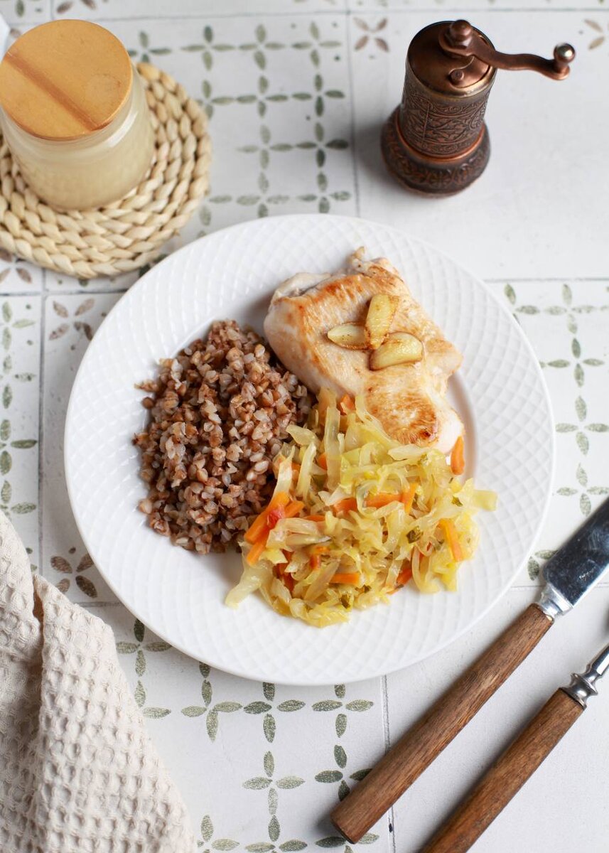 Идеальная еда от Даши Третьяковой: индейка, гречка, овощи.