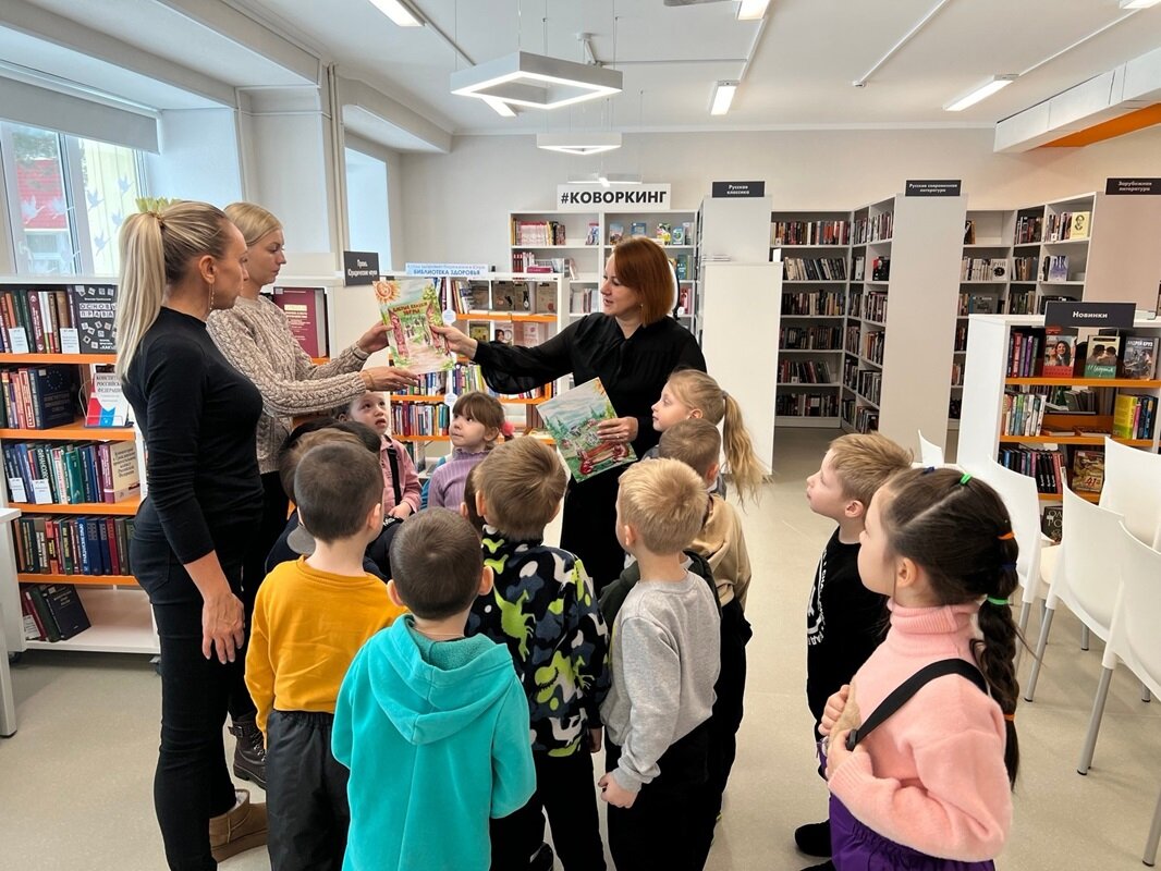    ​​​​​​​В Сургутском районе издали юбилейный сборник «Добрые сказки Югры»