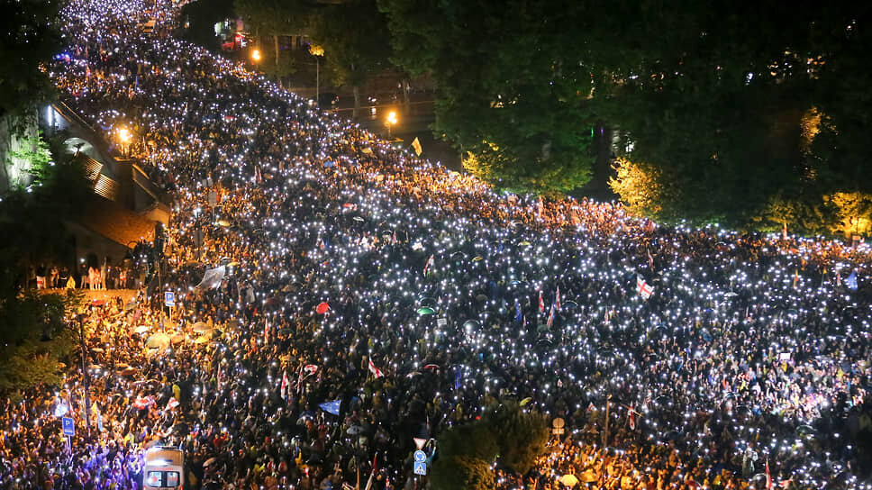 Уже почти месяц в Тбилиси не утихают протестные митинги против так называемого закона об иноагентах (закона о прозрачности иностранного влияния).
